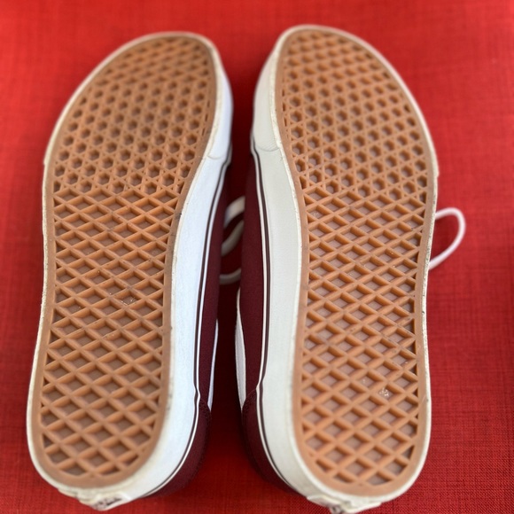 Women’s Vans size 11…very good condition - Picture 2 of 5